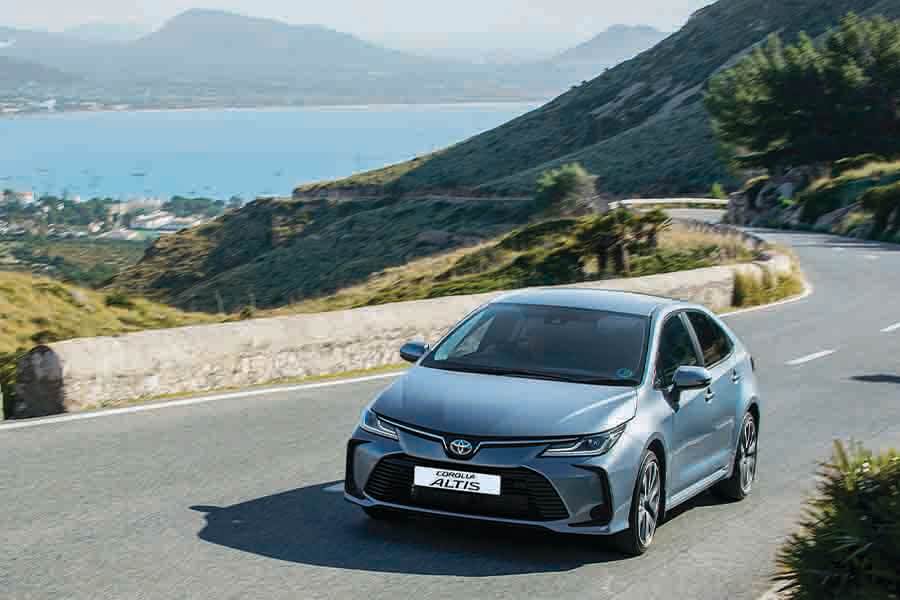 Driving the toyota corolla altis 1.6 elegance (A)