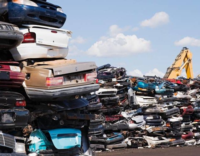 picture displaying scrapped cars in a car scrapyard